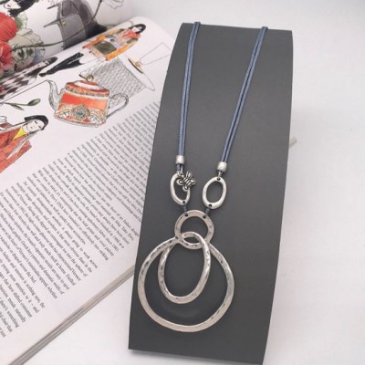 Interlocking Rings with Bee Pendant 1686